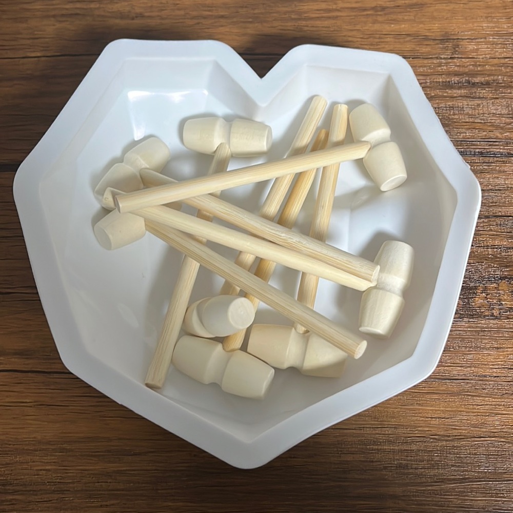 Breakable heart, brand new, never used. Comes with wooden hammers